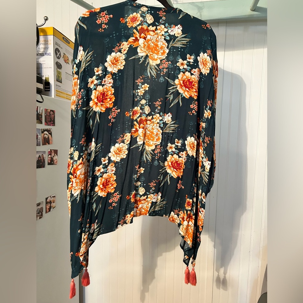 Knox Rose Green Floral Kimono - Picture 3 of 5